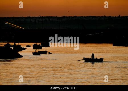 Lever de soleil sur la rivière Bou Regreg, Rabat, Maroc, Afrique du Nord Banque D'Images