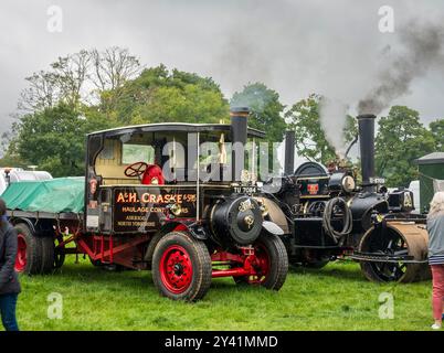 Foden Wagon 12788, Sir Ector, par A & H Craske & sons Haulage Contractors, et Fowler 15589 RR 10 tonnes rouleau pulvérisateur de goudron, Hilda Banque D'Images