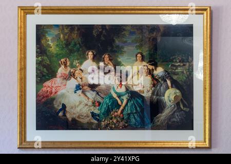 Une copie de la peinture de Winterhalter de l'impératrice Eugénie, veuve de Napoléon III entourée de ses dames, Farnborough Hill, Hampshire, Angleterre, Royaume-Uni Banque D'Images