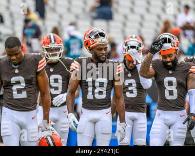 Jacksonville, Floride, États-Unis. 15 septembre 2024. Récepteur large des Browns de Cleveland Amari Cooper (2) récepteur large des Browns de Cleveland David Bell (18) récepteur large des Browns de Cleveland Elijah Moore (8) avant un match contre les Jaguars de Jacksonville à Jacksonville, FL. Romeo T Guzman/Cal Sport Media/Alamy Live News Banque D'Images