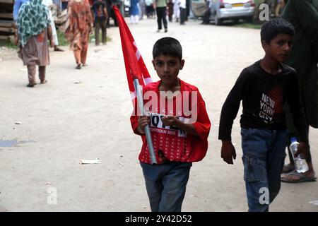 Srinagar, Jammu-et-Cachemire, Inde. 15 septembre 2024. Les partisans de la Conférence nationale se sont inscrits au Jammu-et-Cachemire lors du rassemblement de campagne d'Omar Abdullah, ancien Ministre en chef du Jammu-et-Cachemire avant les élections de l'Assemblée. (Crédit image : © Nisar ul Haq Allaie/Pacific Press via ZUMA Press Wire) USAGE ÉDITORIAL SEULEMENT! Non destiné à UN USAGE commercial ! Banque D'Images