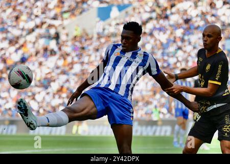 Porto, Portugal. 15 septembre 2024. Samu Omorodion du FC Porto vu en action lors du match Liga Portugal Betclic entre le FC Porto et le SC Farense à l'Estadio do Dragao. Score final : FC Porto 2 : 1 SC Farense crédit : SOPA images Limited/Alamy Live News Banque D'Images