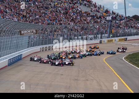 Lebanon, TN, États-Unis. 15 septembre 2024. Le drapeau vert tombe sur la SÉRIE NTT INDYCAR pour le Grand Prix Big machine Music City présenté par Gainbridge à Nashville Superspeedway au Liban TN. (Crédit image : © Walter G. Arce Sr./ASP via ZUMA Press Wire) USAGE ÉDITORIAL SEULEMENT! Non destiné à UN USAGE commercial ! Crédit : ZUMA Press, Inc/Alamy Live News Banque D'Images