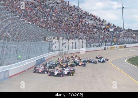 Lebanon, TN, États-Unis. 15 septembre 2024. Le drapeau vert tombe sur la SÉRIE NTT INDYCAR pour le Grand Prix Big machine Music City présenté par Gainbridge à Nashville Superspeedway au Liban TN. (Crédit image : © Walter G. Arce Sr./ASP via ZUMA Press Wire) USAGE ÉDITORIAL SEULEMENT! Non destiné à UN USAGE commercial ! Crédit : ZUMA Press, Inc/Alamy Live News Banque D'Images