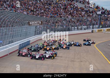 Lebanon, TN, États-Unis. 15 septembre 2024. Le drapeau vert tombe sur la SÉRIE NTT INDYCAR pour le Grand Prix Big machine Music City présenté par Gainbridge à Nashville Superspeedway au Liban TN. (Crédit image : © Walter G. Arce Sr./ASP via ZUMA Press Wire) USAGE ÉDITORIAL SEULEMENT! Non destiné à UN USAGE commercial ! Crédit : ZUMA Press, Inc/Alamy Live News Banque D'Images