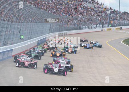 Lebanon, TN, États-Unis. 15 septembre 2024. Le drapeau vert tombe sur la SÉRIE NTT INDYCAR pour le Grand Prix Big machine Music City présenté par Gainbridge à Nashville Superspeedway au Liban TN. (Crédit image : © Walter G. Arce Sr./ASP via ZUMA Press Wire) USAGE ÉDITORIAL SEULEMENT! Non destiné à UN USAGE commercial ! Crédit : ZUMA Press, Inc/Alamy Live News Banque D'Images