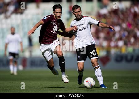 Turin, Italie. 15 septembre 2024. Ylber Ramadani de l'US Lecce concourt pour le ballon avec Samuele Ricci de Torino FC lors du match de Serie A entre le Torino FC et l'US Lecce. Crédit : Nicolò Campo/Alamy Live News Banque D'Images