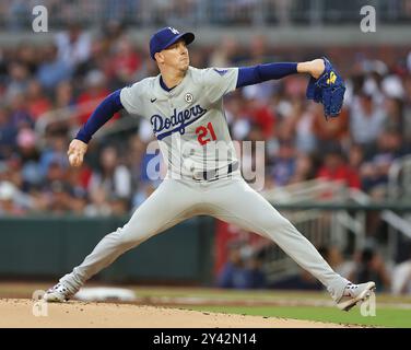 Atlanta, États-Unis. 15 septembre 2024. Walker Buehler, lanceur des Dodgers de Los Angeles, lance un terrain en première manche lors du match contre les Braves d'Atlanta au Truist Park le dimanche 15 septembre 2024 à Atlanta, en Géorgie. Photo de Mike Zarrilli/UPI crédit : UPI/Alamy Live News Banque D'Images