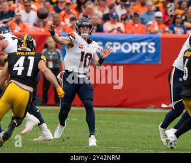 Denver, États-Unis. 15 septembre 2024 : le quarterback Bo Nix (10 ans) des Broncos de Denver lance une passe dans la seconde moitié du match de football entre les Broncos de Denver et les Steelers de Pittsburgh Derek Regensburger/CSM. Crédit : Cal Sport Media/Alamy Live News Banque D'Images