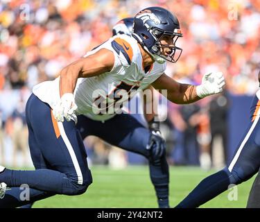 Denver, États-Unis. 15 septembre 2024 : Jonah Elliss (52 ans), linebacker des Denver Broncos, se précipite dans la première moitié du match de football entre les Broncos de Denver et les Steelers de Pittsburgh Derek Regensburger/CSM. Crédit : Cal Sport Media/Alamy Live News Banque D'Images