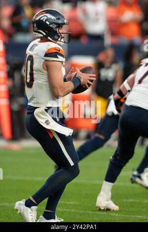 Denver, États-Unis. 15 septembre 2024 : le quarterback Bo Nix (10 ans) des Broncos de Denver revient pour passer dans la seconde moitié du match de football entre les Broncos de Denver et les Steelers de Pittsburgh Derek Regensburger/CSM. Crédit : Cal Sport Media/Alamy Live News Banque D'Images
