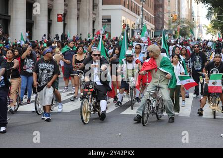 NY, États-Unis. 16 septembre 2024. New York, États-Unis, 15 septembre 2024 : célébration vibrante lors du défilé du jour de l'indépendance mexicaine sur Madison Avenue à New York, mettant en valeur la riche culture, les traditions et l'esprit du Mexique. Photo : Luiz Rampelotto/EuropaNewswire. (Crédit image : © Luiz Rampelotto/ZUMA Press Wire) USAGE ÉDITORIAL SEULEMENT! Non destiné à UN USAGE commercial ! Crédit : ZUMA Press, Inc/Alamy Live News Banque D'Images