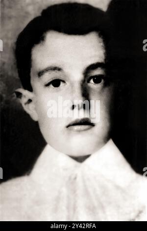 1910 , ITALIE : le célèbre réalisateur italien VITTORIO DE SICA ( 1901 - 1974 ) âgé de 9 ans . - HISTOIRE - FOTO STORICHE - FILM - TEATRO - CINÉMA - personnalités personnalité quand était jeunes garçons petits enfants - enfant - personalità da piccoli piccolo piccola da bambini bambino da giovane giovani - ITALIA - regista cinematografico - INFANZIA - ENFANCE -- Archivio GBB Banque D'Images