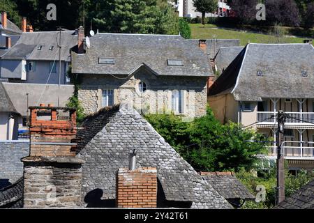 Uzerche, une petite ville authentique, historique et touristique sur les rives de la Vézère dans la campagne Limousin dans le centre-ouest de la France, sur la Banque D'Images