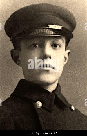 1917 , ITALIE : le célèbre réalisateur et acteur italien VITTORIO DE SICA ( 1901 - 1974 ) âgé de 16 ans dans son premier rôle muet dans il PROCESSO CLEMENCEAU ( 1917 ) d'Alfredo de Antoni , d'après le roman d'Alexandre Dumas fils . Photographe inconnu . - HISTOIRE - FOTO STORICHE - FILM - TEATRO - CINÉMA - personnalités personnalité quand était jeune garçon petit - personalità da piccoli piccolo piccola da giovane giovani - adolescent - ATTORE - ITALIA - regista cinematografico - INFANZIA - ENFANCE - adolescente - ragazzo --- Archivio GBB Banque D'Images