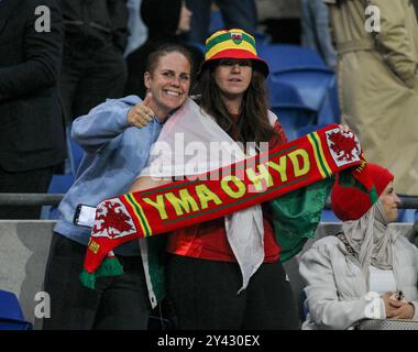 Cardiff City Stadium, Cardiff, Royaume-Uni. 6 septembre 2024. UEFA Nations League Group B Football, pays de Galles contre Turquie ; les fans du pays de Galles apprécient l'atmosphère crédit : action plus Sports/Alamy Live News Banque D'Images