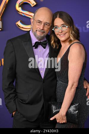 Los Angeles, États-Unis. 15 septembre 2024. (G-d) Richard Schiff et Sheila Kelley arrivent pour la 76e édition des Primetime Emmy Awards au Peacock Theater de Los Angeles le dimanche 15 septembre 2024. Photo de Chris Chew. Crédit : UPI/Alamy Live News Banque D'Images