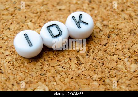 IDK signifie I ne sais pas, une expression informelle utilisée pour indiquer l'incertitude ou le manque de connaissances sur quelque chose. Banque D'Images