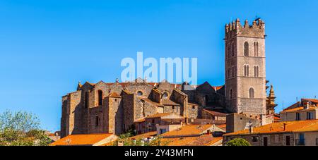 Église Saint-Etienne en Ille-sur-Têt, en Catalogne, dans les Pyrénées Orientales, Occitanie, France Banque D'Images