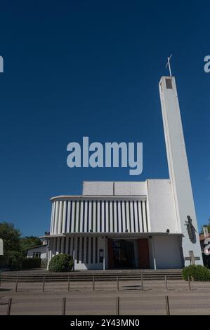 Cap Ferret, France - août 2024 : église notre Dame des Flots au Cap Ferret sur le bassin d'Arcachon, France Banque D'Images