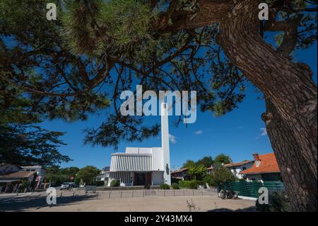 Cap Ferret, France - août 2024 : église notre Dame des Flots au Cap Ferret sur le bassin d'Arcachon, France Banque D'Images