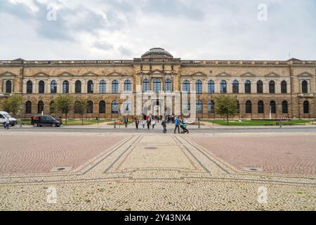 Le Zwinger, complexe palatial et jardins à Dresde, en Allemagne, un jour d'automne Banque D'Images