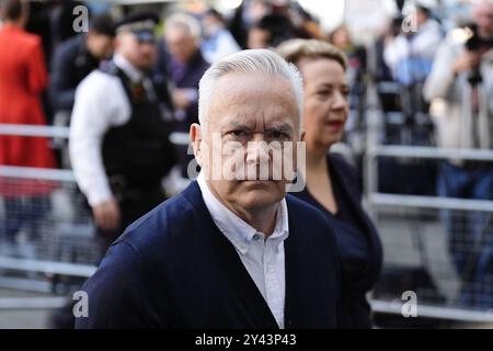 L'ancien diffuseur de la BBC Huw Edwards arrive au tribunal de première instance de Westminster, à Londres, où il doit être condamné après avoir plaidé coupable à trois chefs d'accusation pour avoir fait des images indécentes d'enfants. Date de la photo : lundi 16 septembre 2024. Banque D'Images