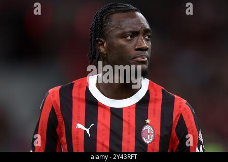 Tammy Abraham de l'AC Milan regarde pendant le match de Serie A entre l'AC Milan et le Venezia FC au Stadio Giuseppe Meazza le 14 septembre 2024 à Milan, Italie . Banque D'Images