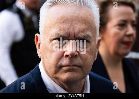 L'ancien diffuseur de la BBC Huw Edwards arrive au tribunal de première instance de Westminster, à Londres, où il doit être condamné après avoir plaidé coupable à trois chefs d'accusation pour avoir fait des images indécentes d'enfants. Date de la photo : lundi 16 septembre 2024. Banque D'Images