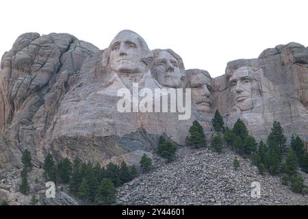 Mount Rushmore avec les visages sculptés de quatre présidents américains Banque D'Images