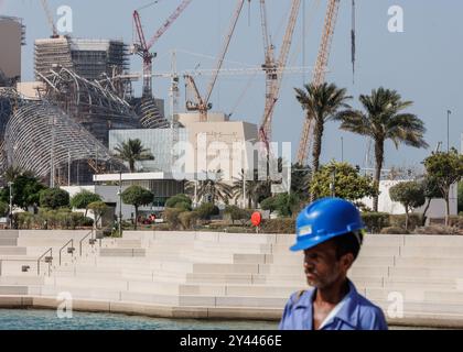 14 septembre 2024, Saint Ouen, Paris, France : le Guggenheim Abu Dhabi est un musée dont l'ouverture est prévue en 2025 à Abu Dhabi, la capitale de l'Émirat d'Abu Dhabi et des Émirats arabes Unis. Le bâtiment qui l'abritera a été conçu par l'architecte Frank Gehry, qui a également conçu le Guggenheim à Bilbao, et ses coûts de construction et d'équipement sont entièrement financés par l'Autorité du tourisme et du patrimoine d'Abu Dhabi. Sa superficie de â€‹ â€ › 30 000 m2 sera 25% plus grande que celle du musée de Bilbao, ce qui en fait le plus grand des musées de la Fondation Solomon R. Guggenheim (crédit image : © Sadak Banque D'Images