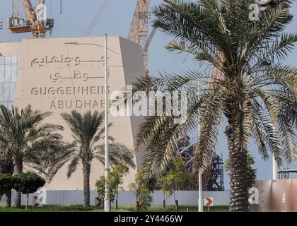 14 septembre 2024, Saint Ouen, Paris, France : le Guggenheim Abu Dhabi est un musée dont l'ouverture est prévue en 2025 à Abu Dhabi, la capitale de l'Émirat d'Abu Dhabi et des Émirats arabes Unis. Le bâtiment qui l'abritera a été conçu par l'architecte Frank Gehry, qui a également conçu le Guggenheim à Bilbao, et ses coûts de construction et d'équipement sont entièrement financés par l'Autorité du tourisme et du patrimoine d'Abu Dhabi. Sa superficie de â€‹ â€ › 30 000 m2 sera 25% plus grande que celle du musée de Bilbao, ce qui en fait le plus grand des musées de la Fondation Solomon R. Guggenheim (crédit image : © Sadak Banque D'Images