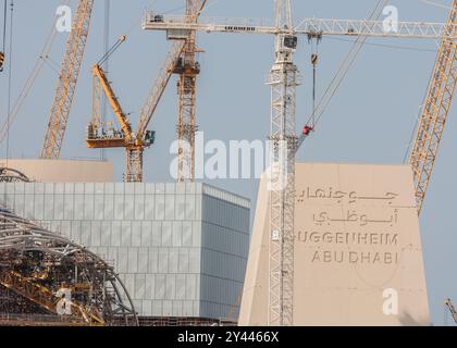 14 septembre 2024, Saint Ouen, Paris, France : le Guggenheim Abu Dhabi est un musée dont l'ouverture est prévue en 2025 à Abu Dhabi, la capitale de l'Émirat d'Abu Dhabi et des Émirats arabes Unis. Le bâtiment qui l'abritera a été conçu par l'architecte Frank Gehry, qui a également conçu le Guggenheim à Bilbao, et ses coûts de construction et d'équipement sont entièrement financés par l'Autorité du tourisme et du patrimoine d'Abu Dhabi. Sa superficie de â€‹ â€ › 30 000 m2 sera 25% plus grande que celle du musée de Bilbao, ce qui en fait le plus grand des musées de la Fondation Solomon R. Guggenheim (crédit image : © Sadak Banque D'Images