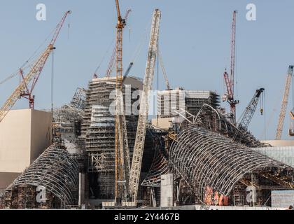 14 septembre 2024, Saint Ouen, Paris, France : le Guggenheim Abu Dhabi est un musée dont l'ouverture est prévue en 2025 à Abu Dhabi, la capitale de l'Émirat d'Abu Dhabi et des Émirats arabes Unis. Le bâtiment qui l'abritera a été conçu par l'architecte Frank Gehry, qui a également conçu le Guggenheim à Bilbao, et ses coûts de construction et d'équipement sont entièrement financés par l'Autorité du tourisme et du patrimoine d'Abu Dhabi. Sa superficie de â€‹ â€ › 30 000 m2 sera 25% plus grande que celle du musée de Bilbao, ce qui en fait le plus grand des musées de la Fondation Solomon R. Guggenheim (crédit image : © Sadak Banque D'Images