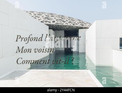 Saint Ouen, Paris, France. 14 septembre 2024. Le Louvre Abu Dhabi, selon la translittération utilisée par le musée dans ses publications officielles en français, est un musée fondé en 2017. Inauguré le 8 novembre 2017 et ouvert au public le 11 novembre, ce musée, dépendant du musée du Louvre et abrité dans une architecture confiée à l’architecte français Jean nouvel, a été créé à la suite d’un accord intergouvernemental signé le 6 mars 2007 entre la France et l’Émirat d’Abu Dhabi. Ce musée est une composante d'un quartier culturel en construction sur l'île de Saadiyat où il est Banque D'Images