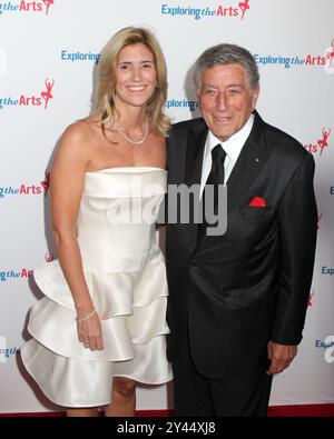 Susan Benedetto et Tony Bennett arrivent au gala du 85e anniversaire de Tony Bennett au Metropolitan Opera House de New York. Banque D'Images