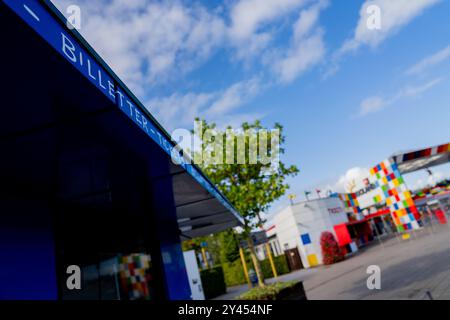 Une vue extérieure de la boîte de billets devant le LEGOLAND à Billund, Danemark, le 11 septembre 2024. (Photo de Manuel Romano/NurPhoto) Banque D'Images