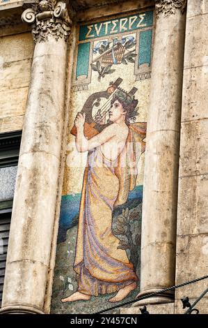 Mosaïque dédiée à Euterpe, muse de la musique, dans la salle Rameu de Lyon (salle de concert classique), photographiée en 2012 Banque D'Images