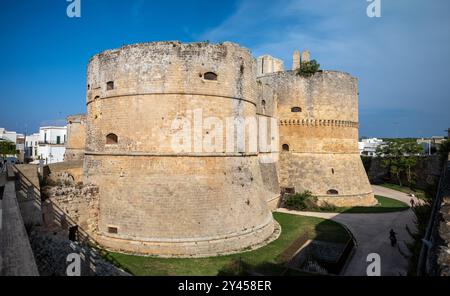 Château d'Otrano, construit au 15ème siècle par la dynastie aragonaise, Otranto, Pouilles, Italie. Banque D'Images