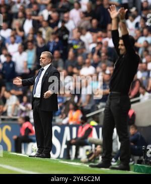 Londres, Royaume-Uni. 15 septembre 2024. Ange Postecoglou, le manager de Tottenham Hotspur (à gauche) et Mikel Arteta, le manager d’Arsenal (à droite) sur la ligne de touche. Premier League match, Tottenham Hotspur contre Arsenal au Tottenham Hotspur Stadium à Londres le dimanche 15 septembre 2024. Cette image ne peut être utilisée qu'à des fins éditoriales. Usage éditorial exclusif photo par Sandra Mailer/Andrew Orchard photographie sportive/Alamy Live News crédit : Andrew Orchard photographie sportive/Alamy Live News Banque D'Images