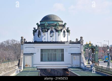 Le Kaiserpavillon, une gare ferroviaire à l'usage privé de l'empereur Franz-Joseph, architecte Otto Wagner, dans le style Sécession, a ouvert ses portes en 1899 Banque D'Images