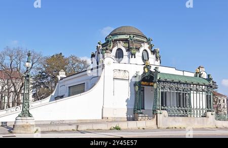 Le Kaiserpavillon, une gare ferroviaire à l'usage privé de l'empereur Franz-Joseph, architecte Otto Wagner, dans le style Sécession, a ouvert ses portes en 1899 Banque D'Images