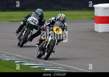 Barry Burrell, John McGuinness, Norton Manx, Barry Sheene Memorial Trophy, deux coureurs par moto participant à chacune des deux courses de 25 minutes sur deux Banque D'Images