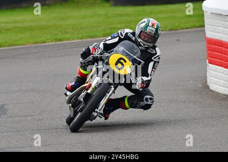 Barry Burrell, John McGuinness, Norton Manx, Barry Sheene Memorial Trophy, deux coureurs par moto participant à chacune des deux courses de 25 minutes sur deux Banque D'Images