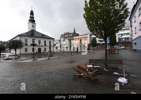 Jesenik, République tchèque. 16 septembre 2024. Séquelles après une inondation à Jesenik, République tchèque, le 16 septembre 2024. Place Masaryk avec la mairie. Crédit : Ludek Perina/CTK photo/Alamy Live News Banque D'Images