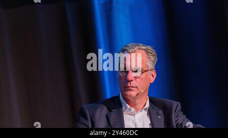 Duisbourg, Allemagne. 16 septembre 2024. Gunnar Groebler, président de la Fédération sidérurgique allemande, prend la parole lors du «Sommet national de l'acier» du ministère des Affaires économiques de NRW dans la Mercatorhalle. Crédit : Rolf Vennenbernd/dpa/Alamy Live News Banque D'Images