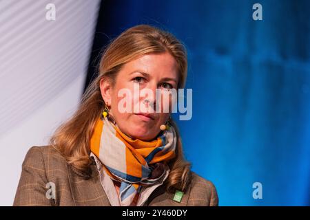 Duisbourg, Allemagne. 16 septembre 2024. Anne-Marie Großmann, directrice générale de Georgsmarienhütte Holding, prend la parole lors du « Sommet national de l'acier » du ministère des Affaires économiques de NRW dans la Mercatorhalle. Crédit : Rolf Vennenbernd/dpa/Alamy Live News Banque D'Images