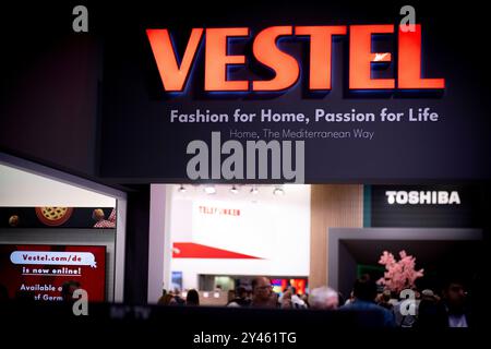 IFA Berlin Deu, Deutschland, Allemagne, Berlin, 09.09.2024 logo Vestel auf der 100 Ausgabe der ifa , internationale Funkausstellung oder neu innovation for All innovation fer Alle , Messe fuer Unterhaltung , Unterhaltungselektronik und Haushaltsgeraete unter dem motto Consumer Electronics Unlimited in Berlin 2024 Deutschland . Die diesjaehrige IFA findet vom 6. bis 10. Septembre 2024 statt und umfasst Aussteller aus der globalen Technologiebranche en : stand Vestel à l'ifa , salon international Funk ou aujourd'hui innovation pour tous , salon du divertissement , électronique grand public et Banque D'Images