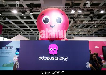 IFA Berlin Deu, Deutschland, Allemagne, Berlin, 09.09.2024 stand von Octopus Energy auf der 100 Ausgabe der ifa , internationale Funkausstellung oder neu innovation for All innovation fer Alle , Messe fuer Unterhaltung , Unterhaltungselektronik und Haushaltsgeraete unter dem motto Consumer Electronics Unlimited in Berlin 2024 Deutschland . Die diesjaehrige IFA findet vom 6. bis 10. Septembre 2024 statt und umfasst Aussteller aus der globalen Technologiebranche en : stand de l'énergie pieuvre à l'ifa , exposition internationale Funk ou aujourd'hui innovation pour tous , salon du divertissement , c Banque D'Images