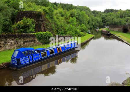 Bateaux étroits sur le canal Peak Forest, Bugsworth Basin, (alias Buxworth), Black Brook, High Peak, Derbyshire, Angleterre, Royaume-Uni Banque D'Images